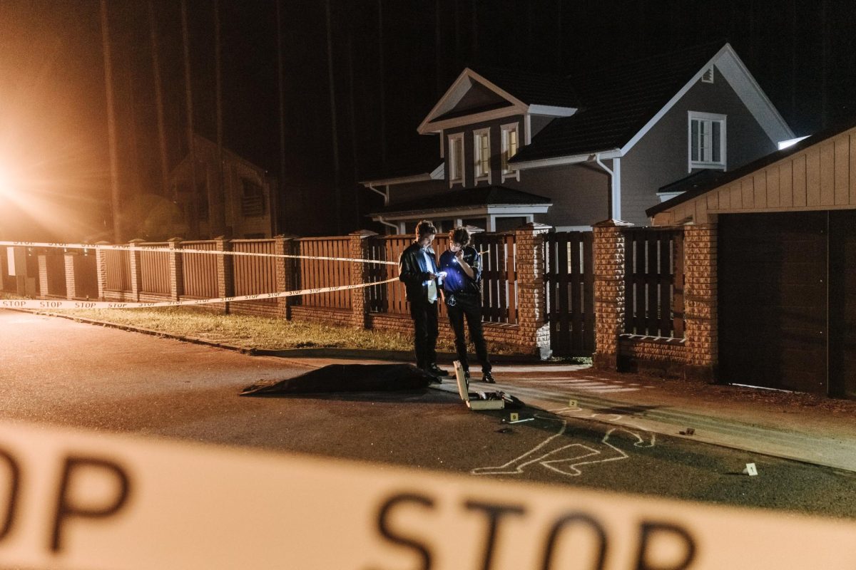 Photo by cottonbro studio: https://www.pexels.com/photo/police-investigators-working-at-the-crime-scene-10464813/